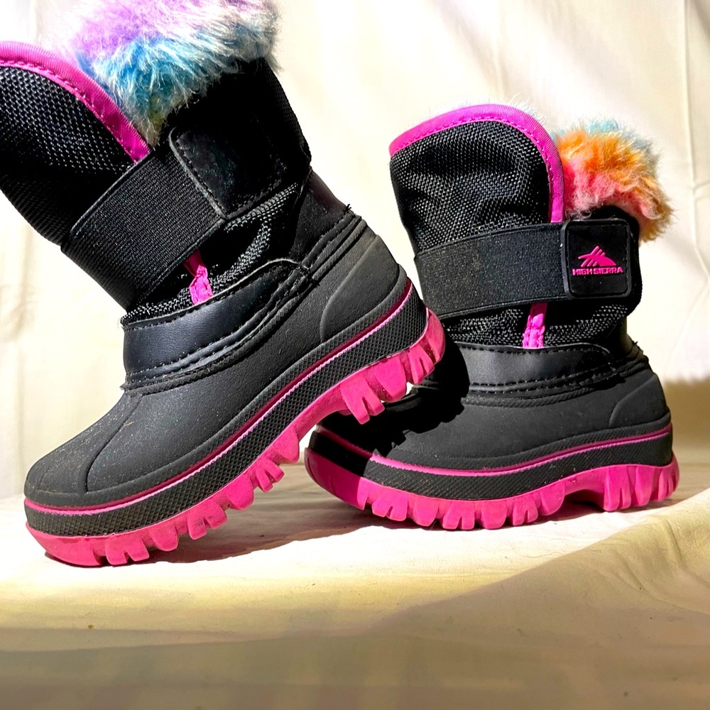 Rainbow High Sierra kids winter boots sz 5 cute